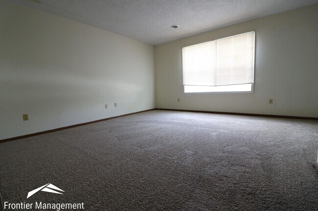 Foto del edificio - 2528 Candlecrest Cir