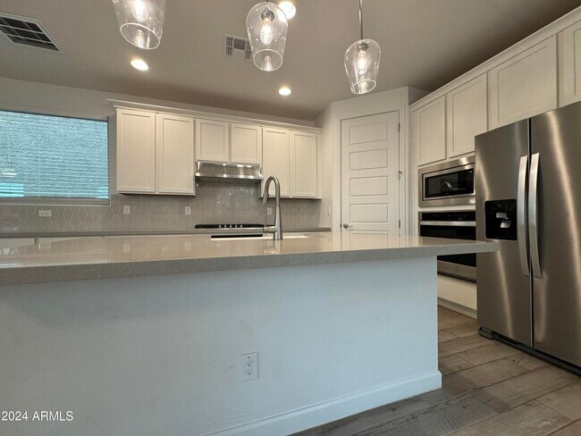Building Photo - 2019 W Holden Dr