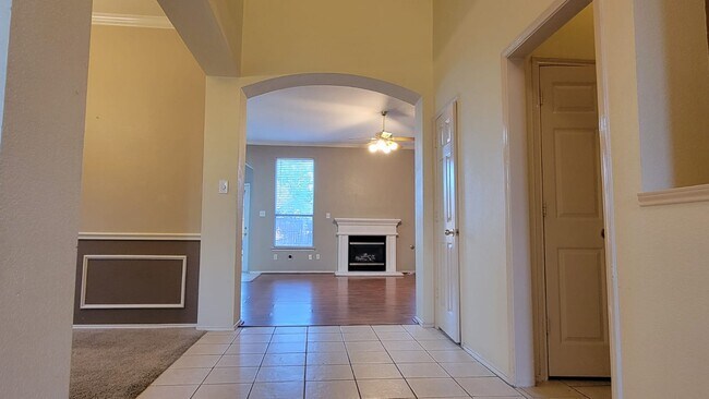 Foto del edificio - 2102 Mapleview Dr
