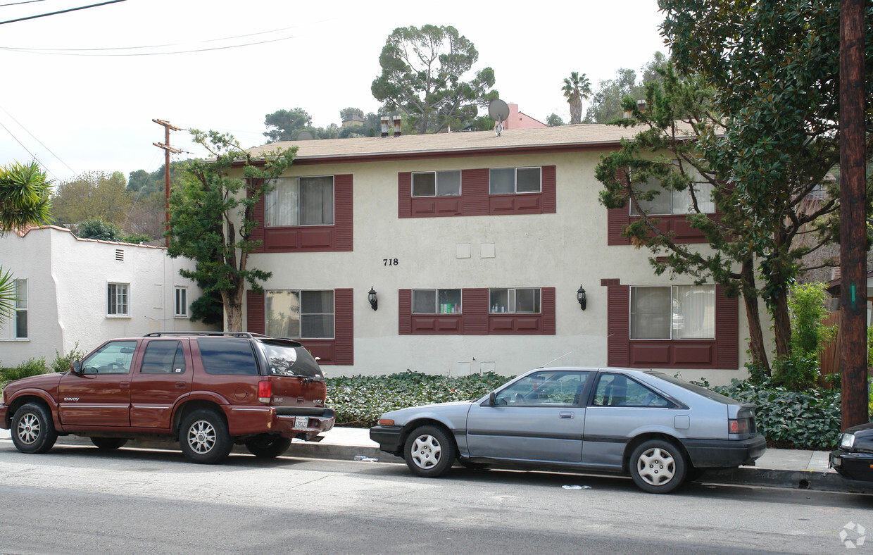 Foto del edificio - 718 E Palmer Ave