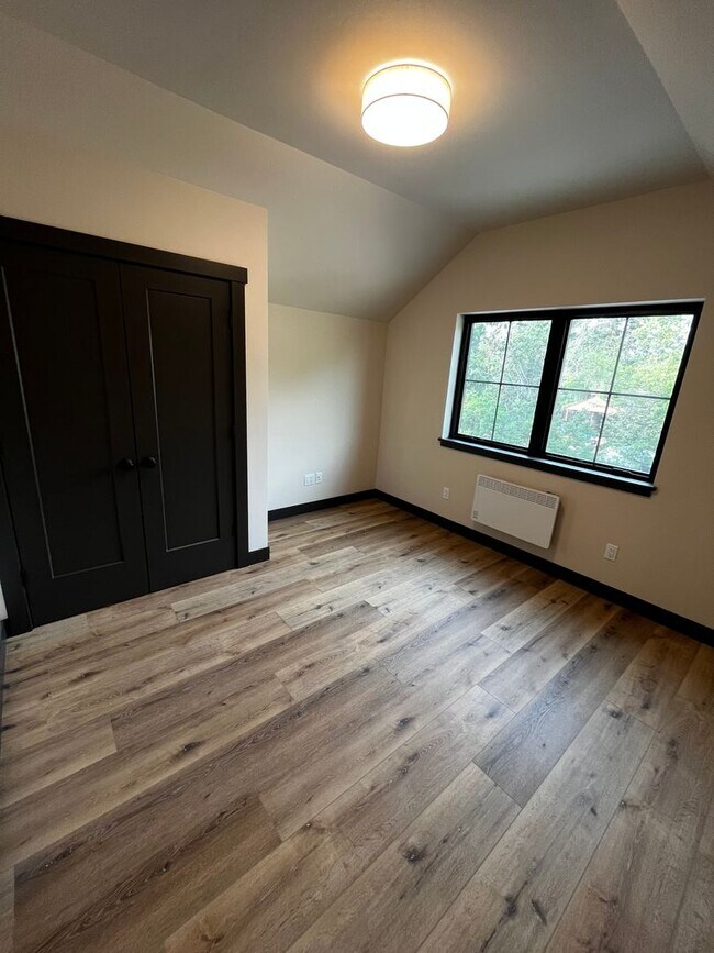Building Photo - Downtown Bozeman Space for Lease