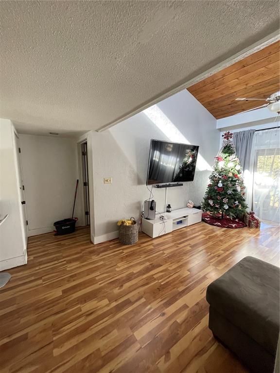 Building Photo - 3318 Camelot Dr