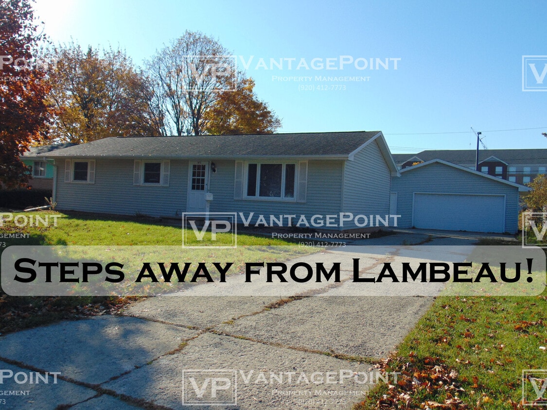 1015 Shadow Ln, Green Bay, WI 54304 House Rental in Green Bay, WI