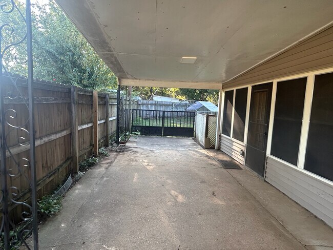 Building Photo - 4463 Ferndale Rd