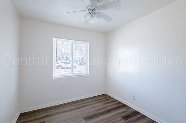 Building Photo - 3 Bedroom/1 Bath Home - $1595 Per Month!
