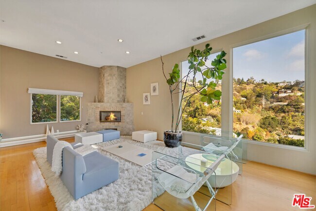 Building Photo - 8437 Brier Dr