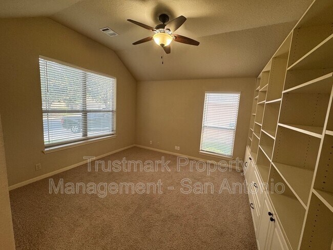 Building Photo - 450 Flippin Estates