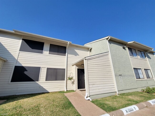 Building Photo - 2 br, 1.5 bath Townhome - 4517 Carter Cree...