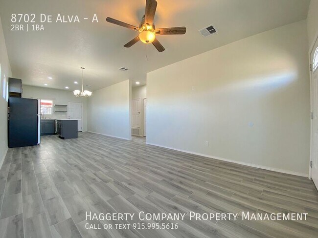 Foto del edificio - 8702 De Alva Dr