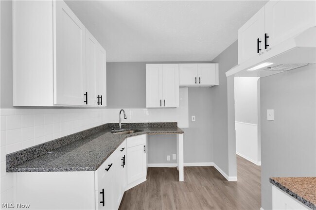 Foto del edificio - 22501 Arms Ave