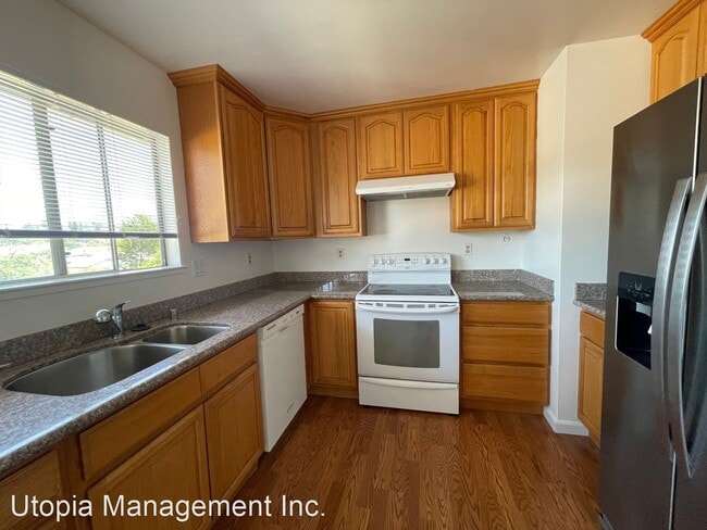 Building Photo - 3 br, 1.5 bath House - 553 Dean Street
