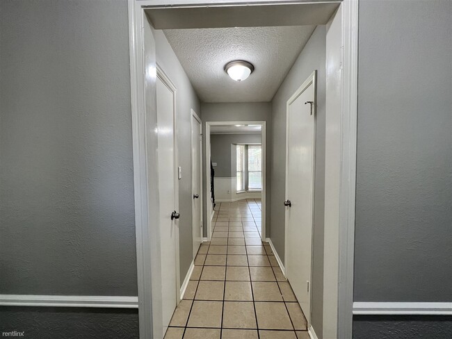 Building Photo - 4 br, 2.5 bath House - 5619 Timbers Trail Dr