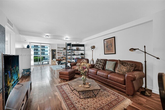 Foto del edificio - 2401 Collins Ave