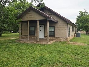 Building Photo - 519 W Ponca St