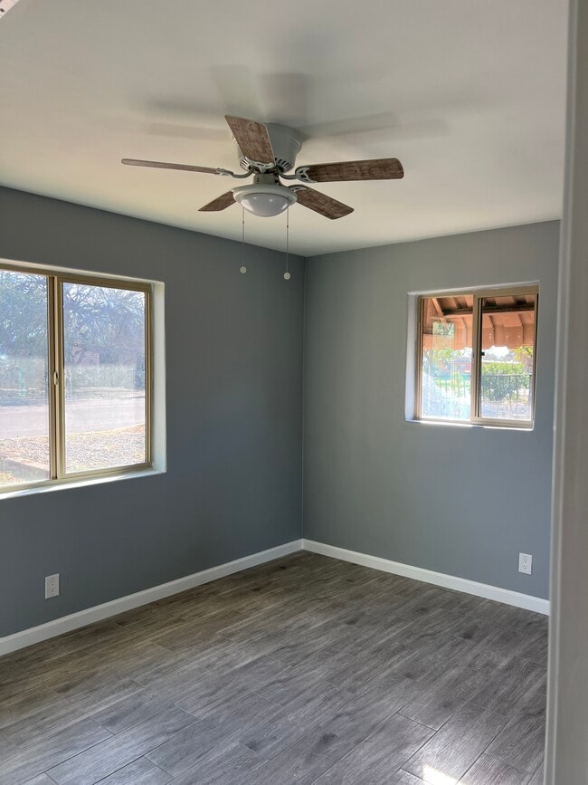 Foto del edificio - 4859 E Waverly St