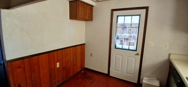 Building Photo - 650 Linden Ave