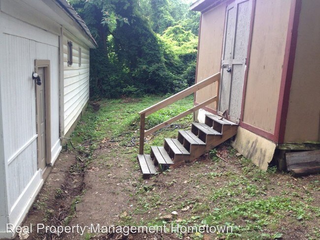 Building Photo - 804 Illinois St