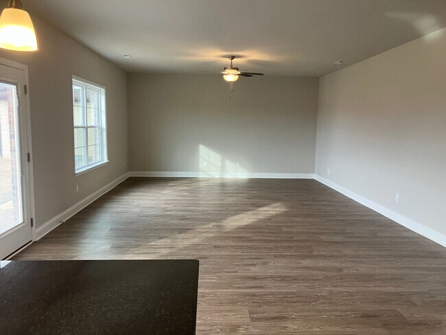 Foto del edificio - Welcome to this spacious 4-bedroom, 2.5-ba...