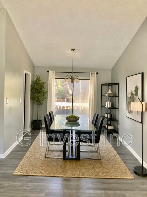 Foto del edificio - 2825 Fox Hall Ln N