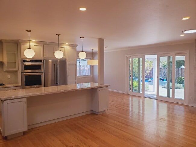 Building Photo - Upscale Single Family Home With Pool!