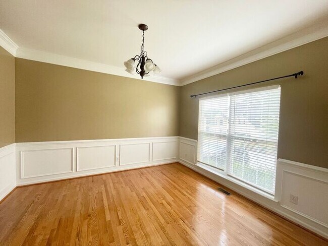 Building Photo - Northeast / Elgin- Offering Self Guided Tour with RENTLY!