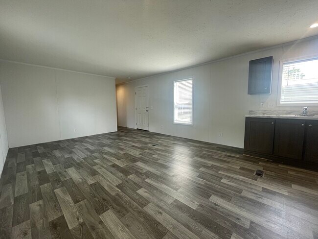 Foto del edificio - 15862 Villaire Ave
