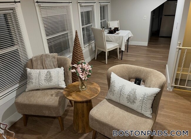 Building Photo - 40 Warren Ave