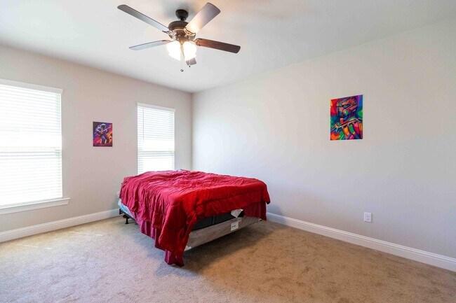 Foto del edificio - Beautiful 3 bed/2 bath home in Legacy Pointe