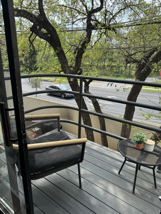 Photo - 2605 Enfield Rd (Austin, TX) Apartment
