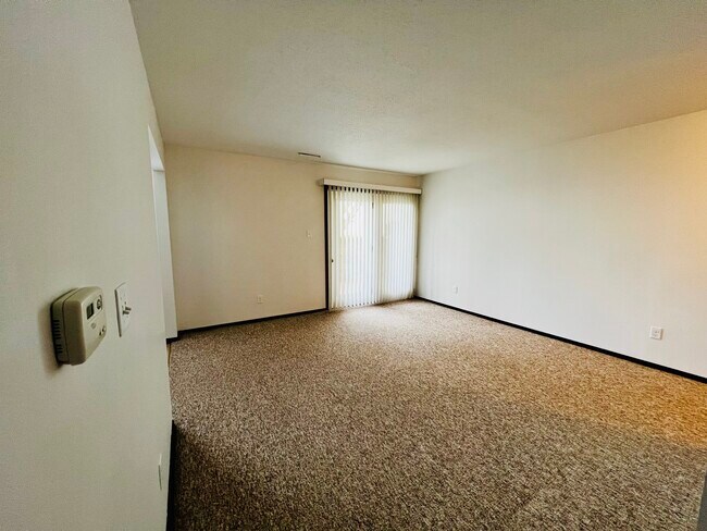 Living room - 218 N Center St