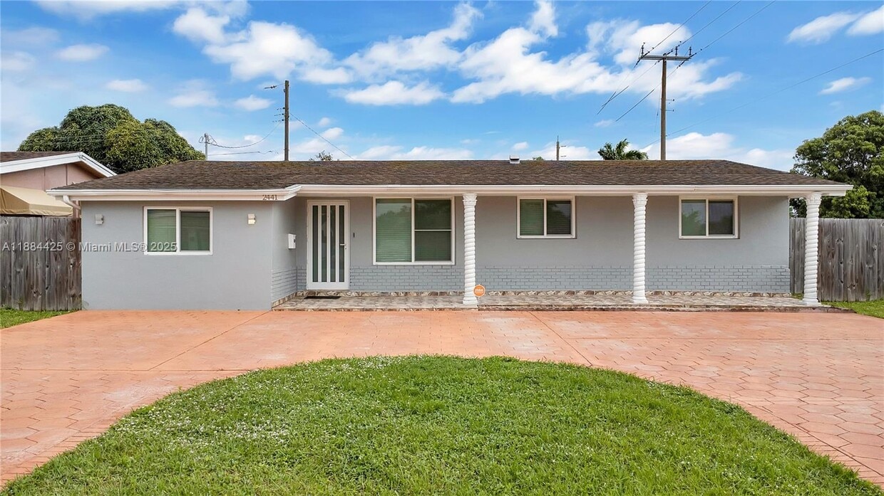 Foto principal - 2441 Tarpon Dr