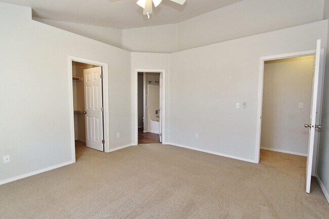 Building Photo - Immaculate Single-Level Home