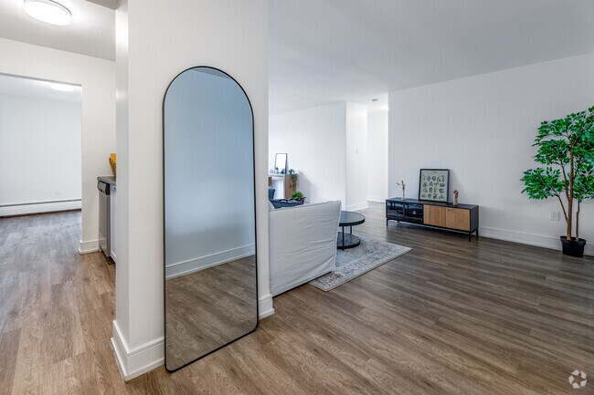 2 chambres, 1 salle de bain - Salon - 520-560 Mornington Avenue
