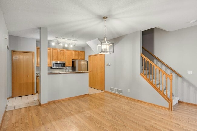 Foto del edificio - 8347 Kimball Dr