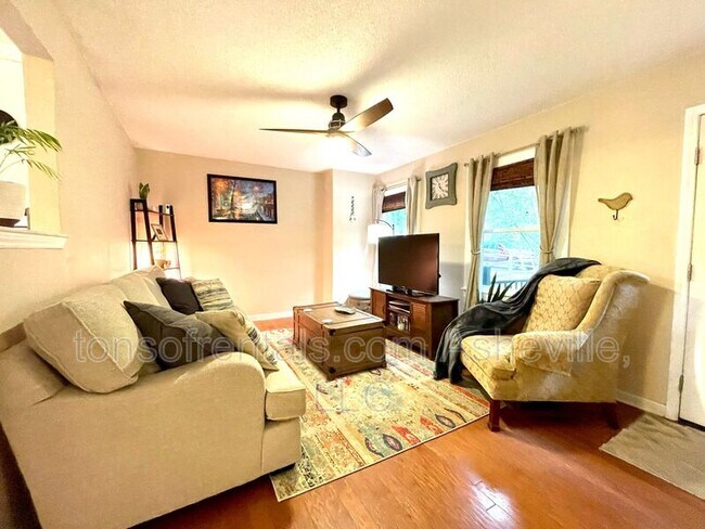 Foto del edificio - 147 Birch Ln