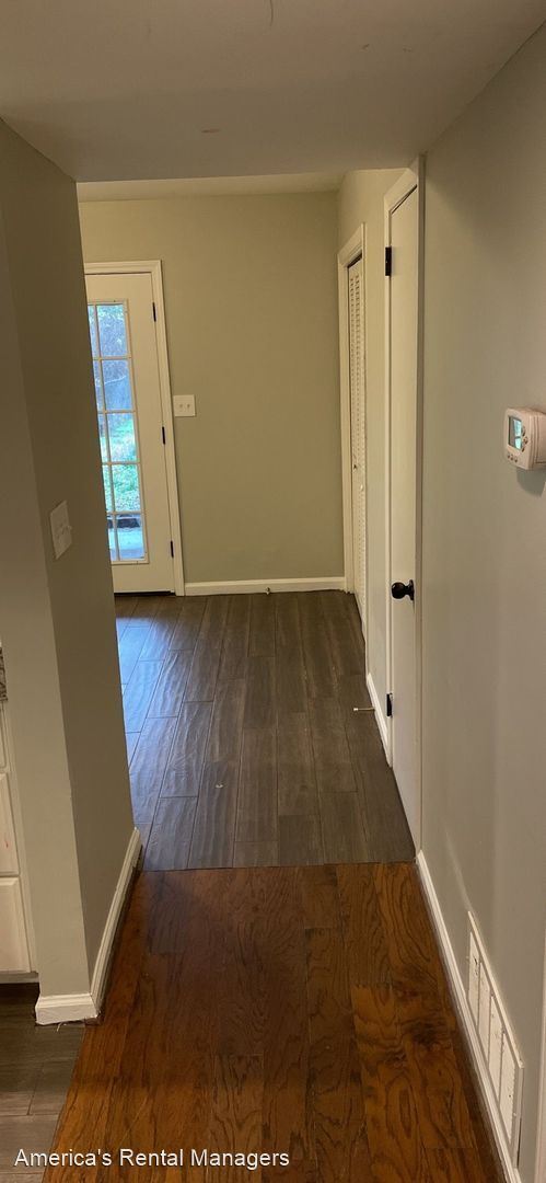 Building Photo - 2 br, 1.5 bath House - 2422 Hampstead Drive