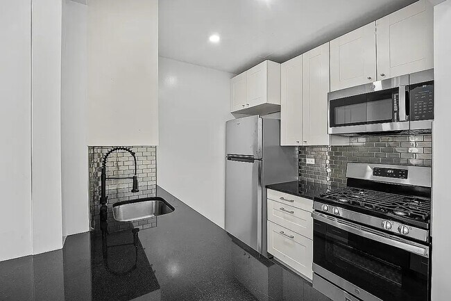 Foto del edificio - 597 Grand Ave