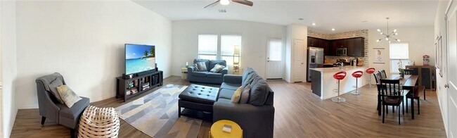 Foto del edificio - 14221 Lyndora Ln