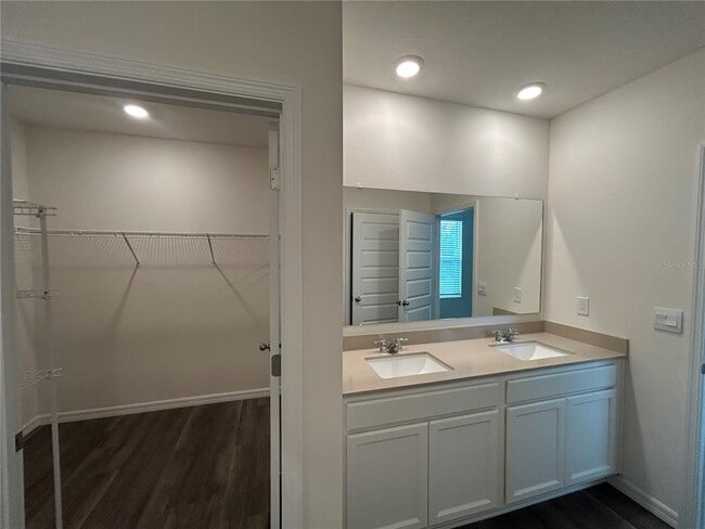 Building Photo - 3377 Wakefield Dr