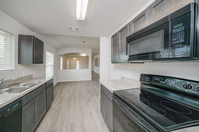 Building Photo - 416 Brushback Dr