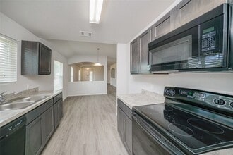 Building Photo - 219 Blue Crane St