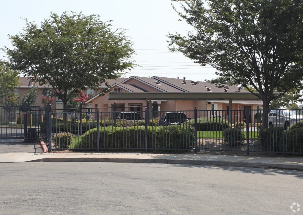 Building Photo - Della Tiara Apartments