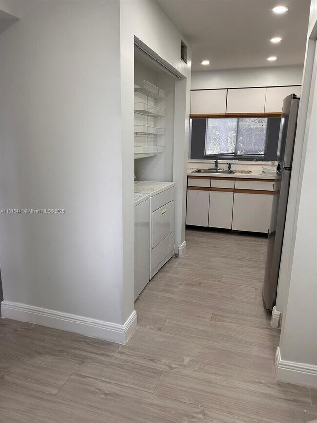 Foto del edificio - 745 NW 92nd Ave