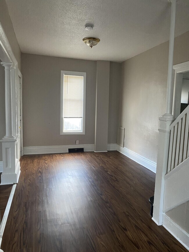 Building Photo - 127 Clifford Ave