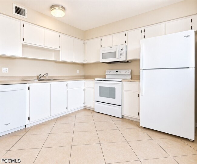 Foto del edificio - 4765 Orange Grove Blvd