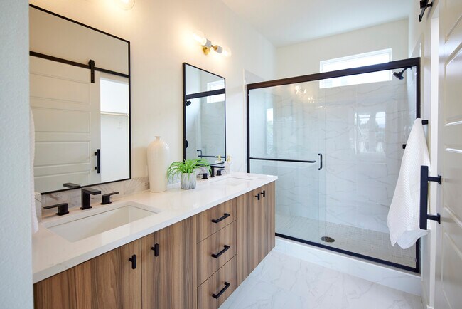 Foto del edificio - 140 Sacramento Townhomes