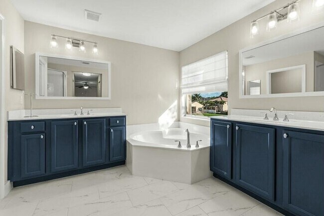 Foto del edificio - 7654 Jewelwood Dr