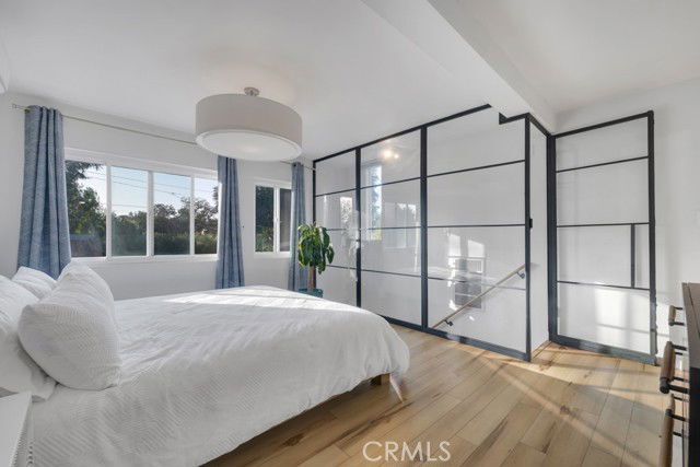 Foto del edificio - 5727 Colbath Ave