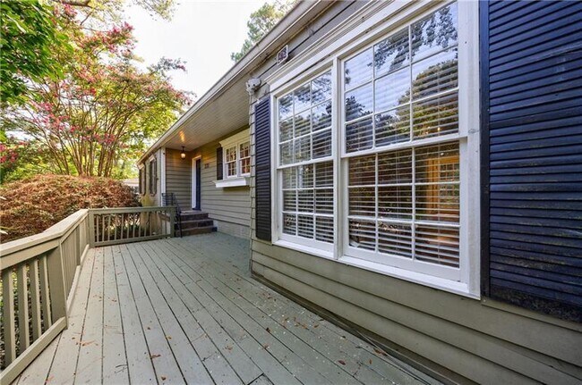 Foto del edificio - 2311 Pembrook Pl NE