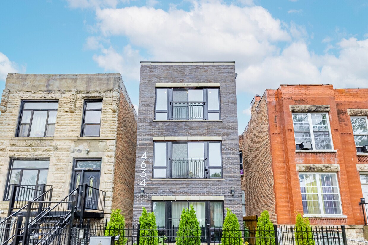 Foto principal - 4634 S Langley Ave